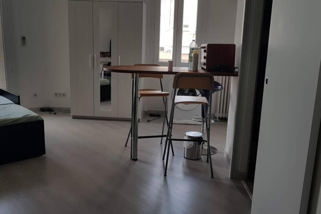 Studio With Sea View For 2 People ตูลง ภายนอก รูปภาพ